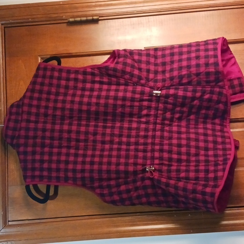 Black and Red Checkered Zippered Vest Box 11 - Picture 5 of 5